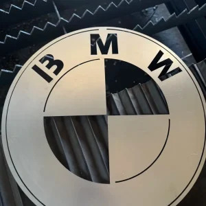 Логотип BMW выполненный на станке лазерной резки